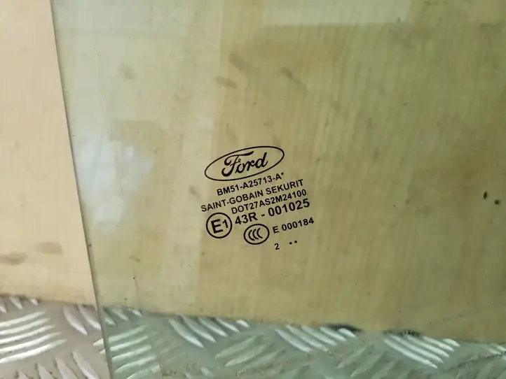 Ford Focus (2011 - 2015) BM51A25713A Стекло задней двери — фото 3