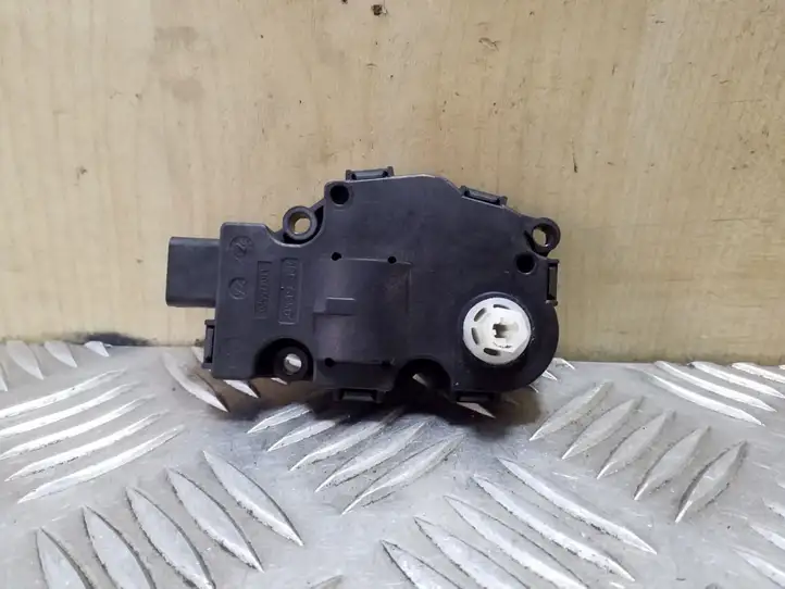 Volkswagen Touareg II (2010 - 2018) 52424892 Двигатель задвижки потока воздуха — фото 2