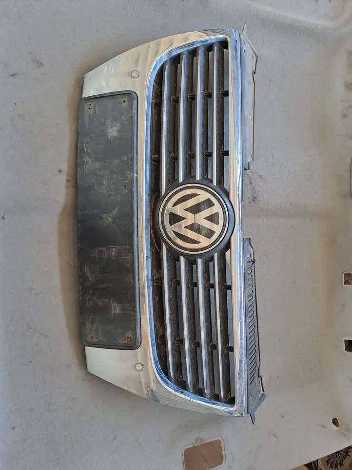 Volkswagen PASSAT B6 (2005 - 2010) 3C0853651F Верхняя решетка радиатора — фото 1