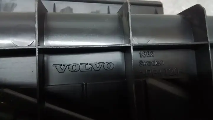 Volvo V70 (2000 - 2004) Прочая отделка багажника — фото 2