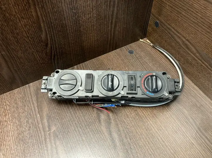Mercedes-Benz Sprinter W901 W902 W903 W904 (1995 - 2007) A0008306585 Другие включатели / ручки/ переключатели — фото 1