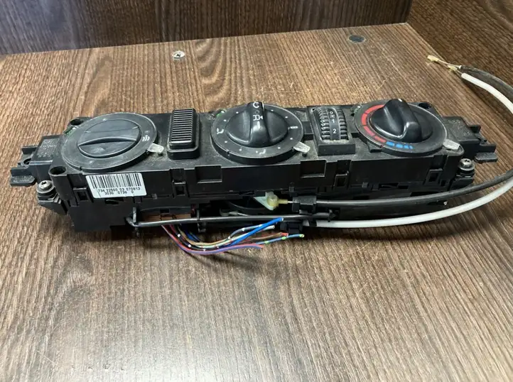 Mercedes-Benz Sprinter W901 W902 W903 W904 (1995 - 2007) A0008306585 Другие включатели / ручки/ переключатели — фото 4
