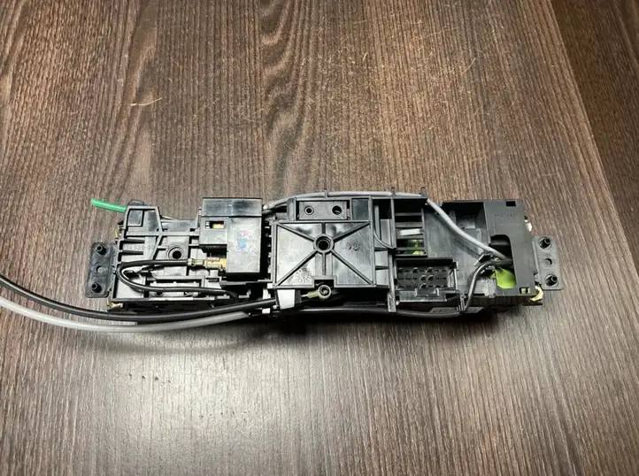 Mercedes-Benz Sprinter W901 W902 W903 W904 (1995 - 2007) A0008306585 Другие включатели / ручки/ переключатели — фото 4