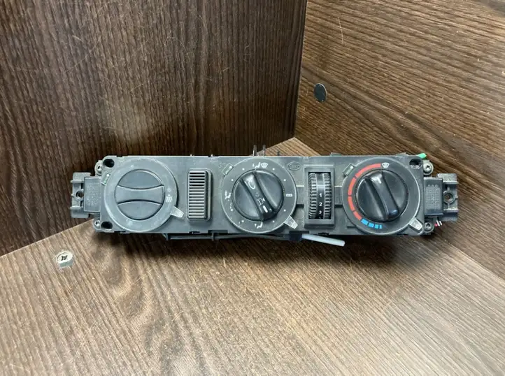 Mercedes-Benz Sprinter W901 W902 W903 W904 (1995 - 2007) A0008306585 Другие включатели / ручки/ переключатели — фото 1