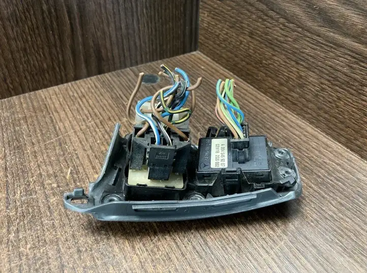 Mercedes-Benz Sprinter W901 W902 W903 W904 (1995 - 2007) 9017270428 Блок кнопок стеклоподъемников — фото 2