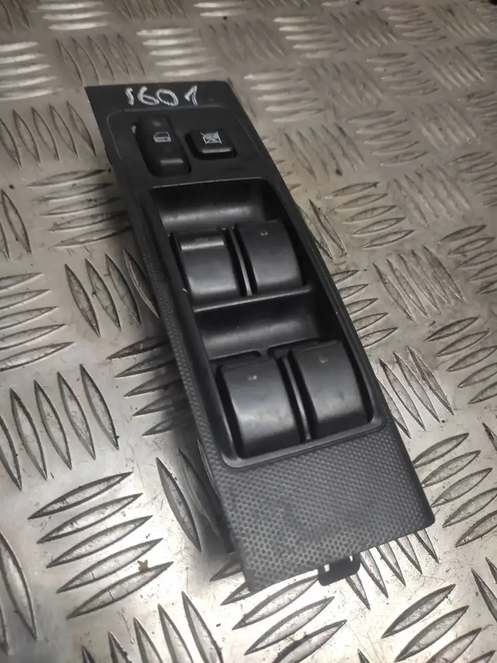 Toyota Corolla Verso AR10 (2004 - 2009) 848200F030 Блок кнопок стеклоподъемников — фото 3