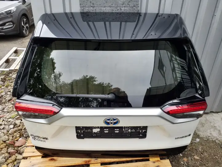 Toyota RAV 4 (XA50) (2018 - ) Крышка багажника — фото 1
