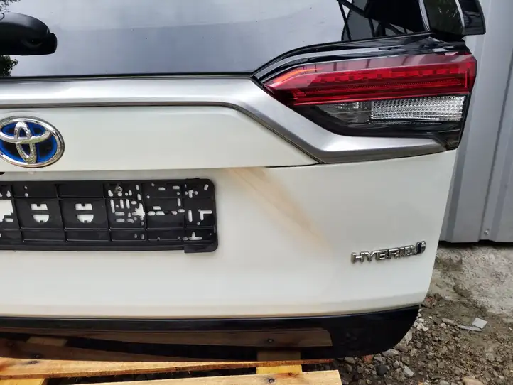 Toyota RAV 4 (XA50) (2018 - ) Крышка багажника — фото 8
