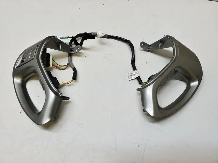 Hyundai ix35 (2009 - 2013) 967002S300 Кнопки на рулевом колесе — фото 1