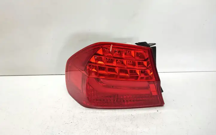 BMW 3 E90 E91 (2005 - 2012) 7289425 Задний фонарь в кузове — фото 1