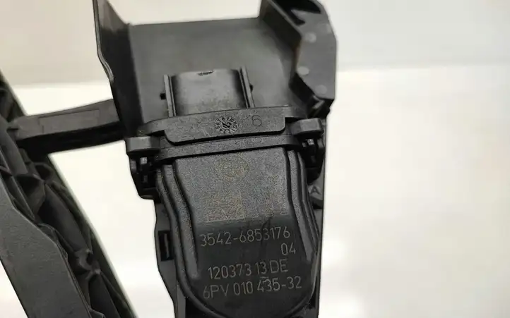 BMW 1 F20 F21 (2011 - 2019) 6853176 Педаль акселератора — фото 2