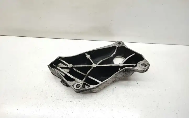 BMW 5 F10 F11 (2009 - 2016) 6781241 Кронштейн двигателя — фото 3