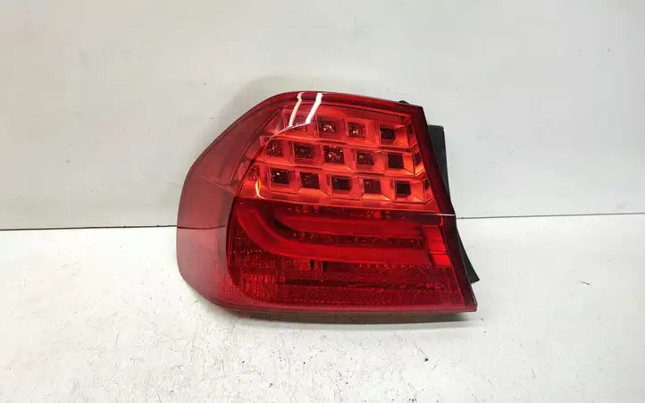 BMW 3 E90 E91 (2005 - 2012) 7154153 Задний фонарь в кузове — фото 1