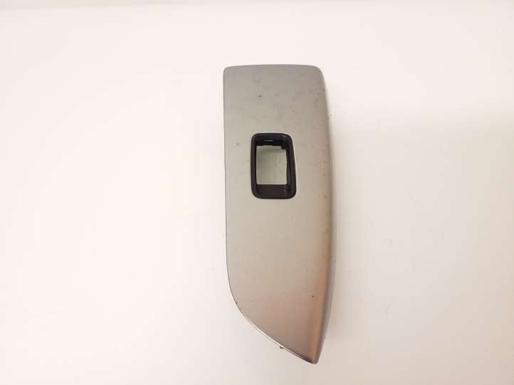Toyota Land Cruiser (J120) (2002 - 2009)  7423160490480 Отделка  кнопки стеклоподъемника