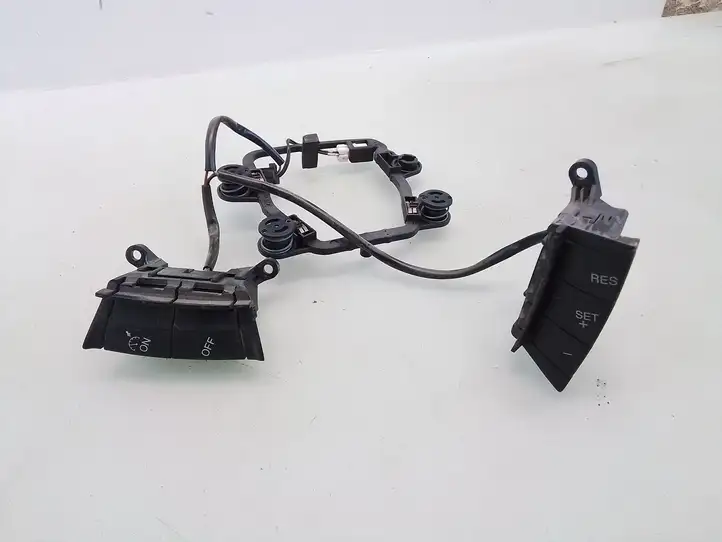 Ford Focus (2005 - 2008) G952A30347739B Кнопки на рулевом колесе — фото 1