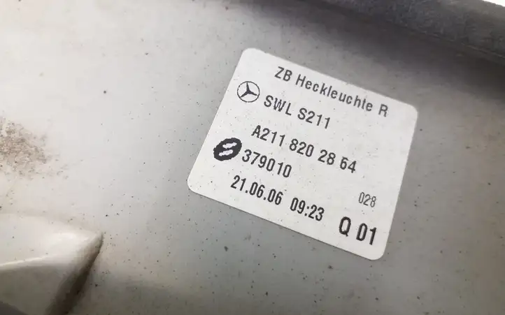 Mercedes-Benz E W211 (2002 - 2009) A2118202864 Задний фонарь в кузове — фото 4