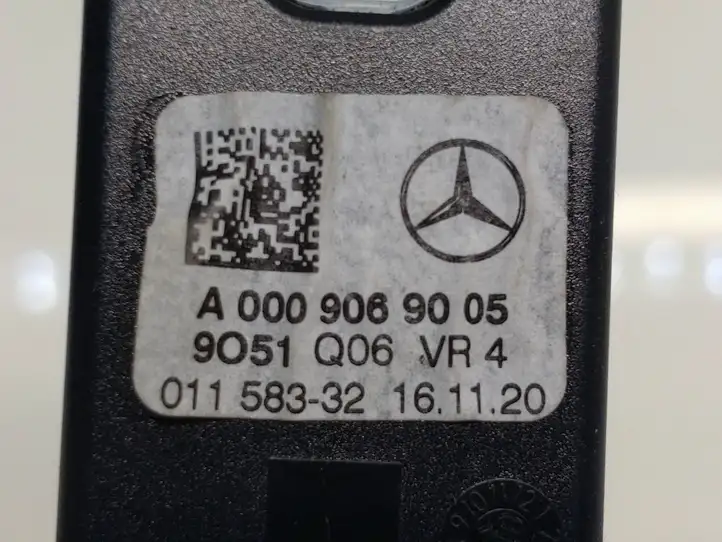 Mercedes-Benz EQC (2018 - ) A0009069005 Плафон салона — фото 5