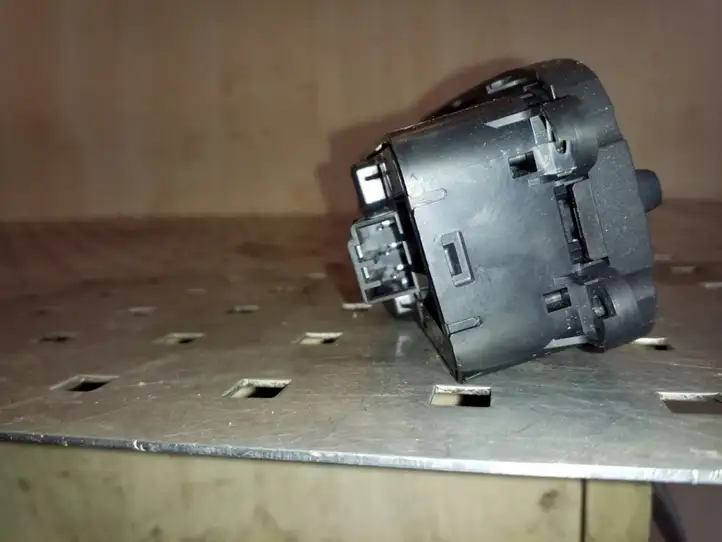 Volvo XC60 (2008 - 2013) 31334345 Кнопка стеклоподъемников — фото 4