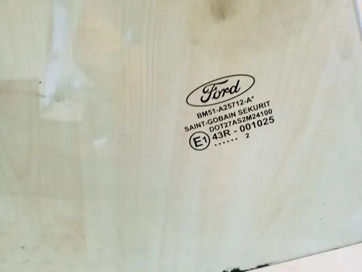 Ford Focus (2011 - 2015) BM51A25712A Стекло задней двери — фото 2