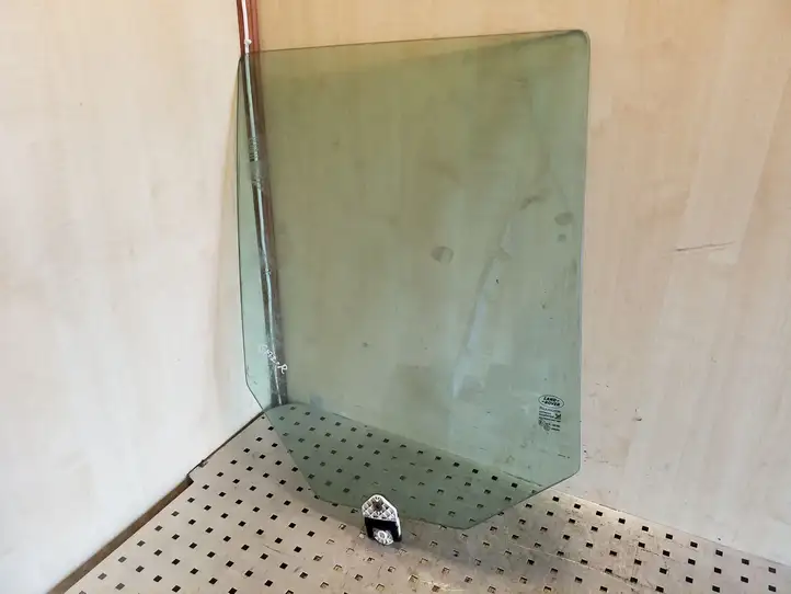 Land Rover Range Rover Sport L320 (2005 - 2009) Стекло задней двери — фото 1