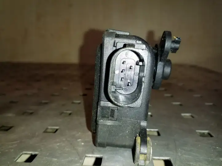 Audi A3/S3 8L (2000 - 2003) 0132801211 Двигатель задвижки потока воздуха — фото 3