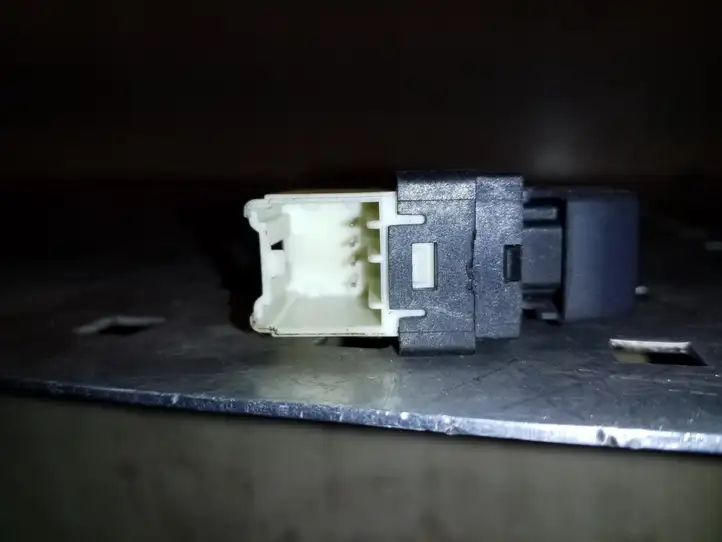 Chevrolet Captiva (2006 - 2011) Кнопка стеклоподъемников — фото 3