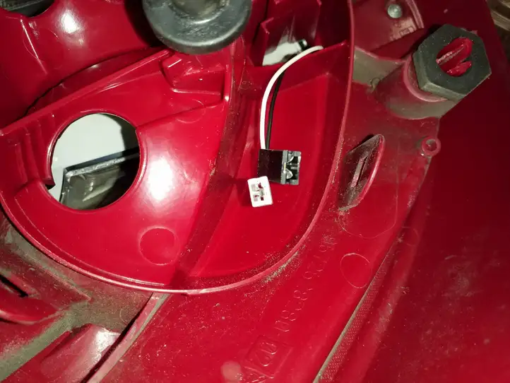 Peugeot 208 (2012 - 2015) 9672628280 Задний фонарь в кузове — фото 10