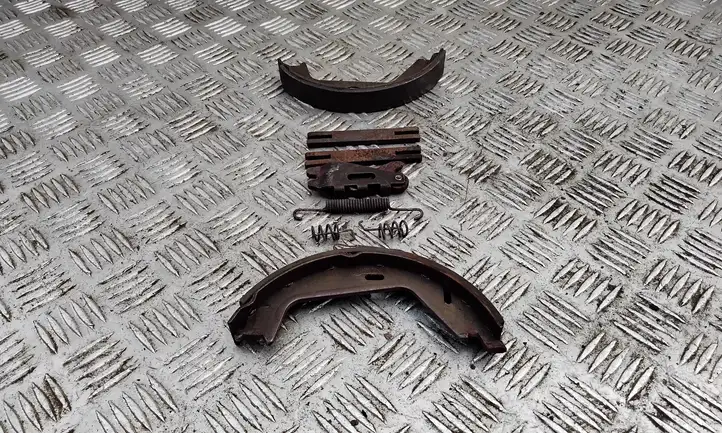 Volvo XC90 (2002 - 2006) Колодки ручного тормоза — фото 4