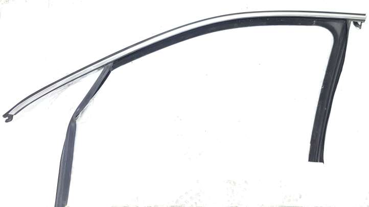 Volkswagen Touareg II (2010 - 2018)  7P0837431H Уплотнительная резина стекла передней двери