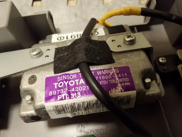 Toyota RAV 4 (XA30) (2006 - 2016) 8973242021 Передняя подсветка — фото 2