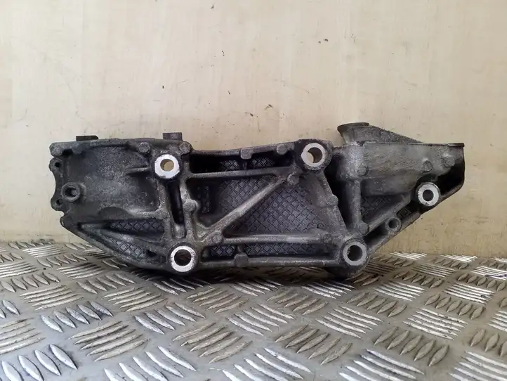 Opel Vivaro (2006 - 2014) 8200881264 Кронштейн генератора — фото 3