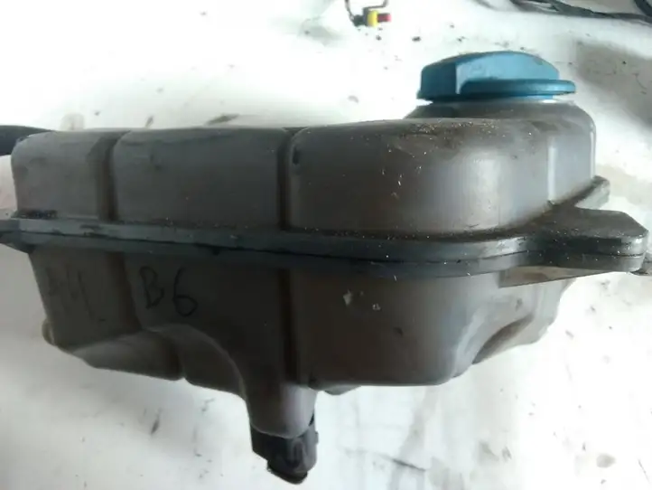 Audi A4 S4 B6 8E 8H (2000 - 2006) 8E0121403 Расширительный бачок — фото 1