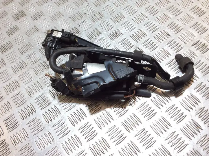 Audi A3/S3 8P (2004 - 2008) 1K0906089A Топливный насос — фото 1