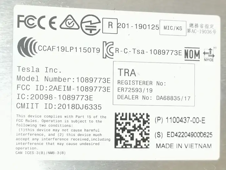 Tesla Model 3 (2017 - 2023) 1109253-00-I Наружная накладка стойки B — фото 11