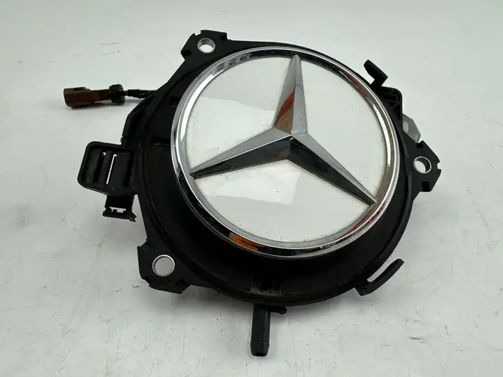 Mercedes-Benz EQC (2018 - ) A0997504600 Ручка багажника с камерой — фото 1
