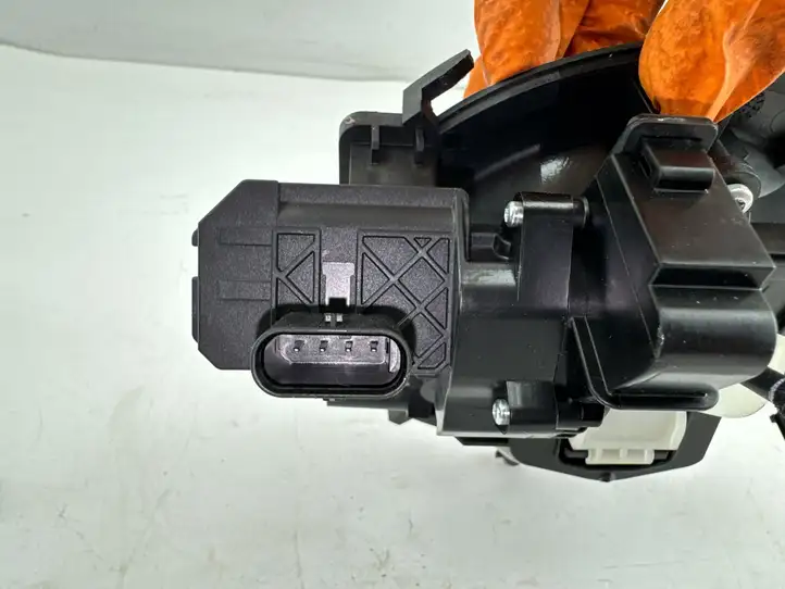 Mercedes-Benz EQC (2018 - ) A0997504600 Ручка багажника с камерой — фото 9
