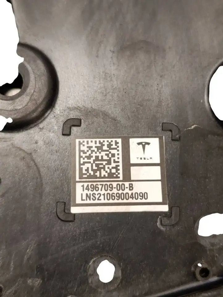Tesla Model S (2021 - ) 161830000C Наружная накладка стойки B — фото 8