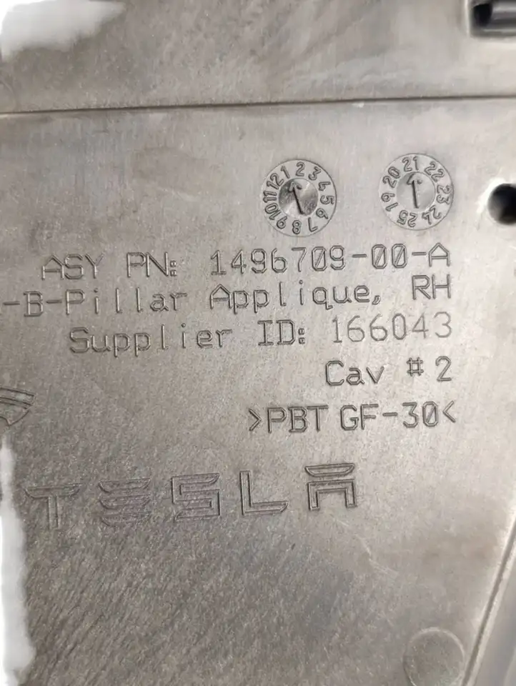 Tesla Model S (2021 - ) 161830000C Наружная накладка стойки B — фото 9