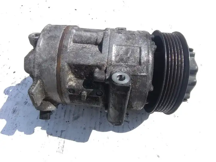 Opel Corsa D (2006 - 2010) 55703721 Компрессор (насос) кондиционера воздуха — фото 2