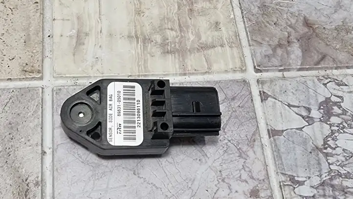 Toyota Avensis T250 (2003 - 2006) 8983105010 Датчик удара SRS — фото 1