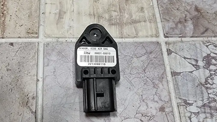 Toyota Avensis T250 (2003 - 2006) 8983105010 Датчик удара SRS — фото 2