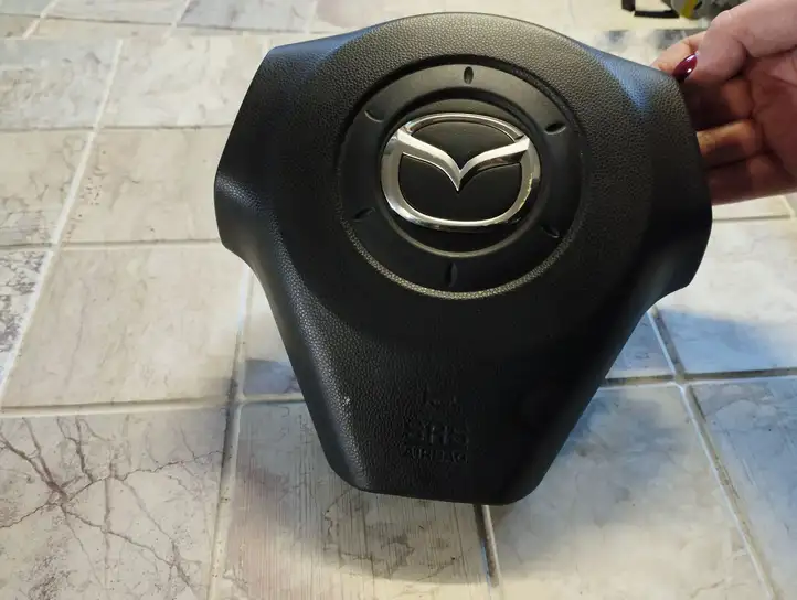 Mazda 3 I (2003 - 2006) BP4S Подушка безопасности руля — фото 1