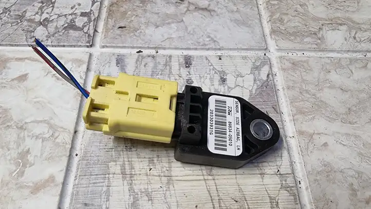 Toyota Avensis T250 (2003 - 2006) 8983405010 Датчик удара SRS — фото 2