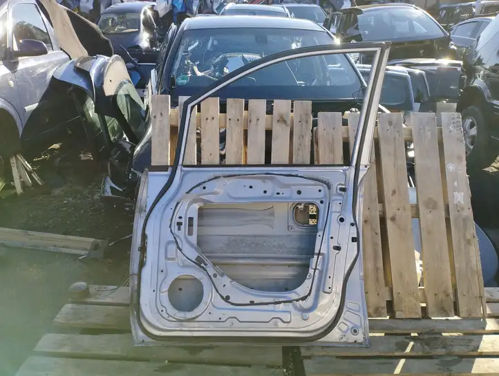 Hyundai Trajet (2000 - 2004) Дверь — фото 4