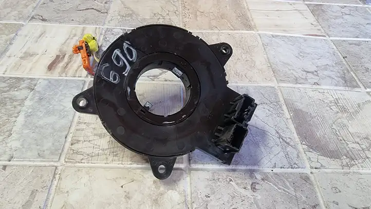 Mazda 6 (2005 - 2007) Z70W560363 Контактное кольцо SRS — фото 3