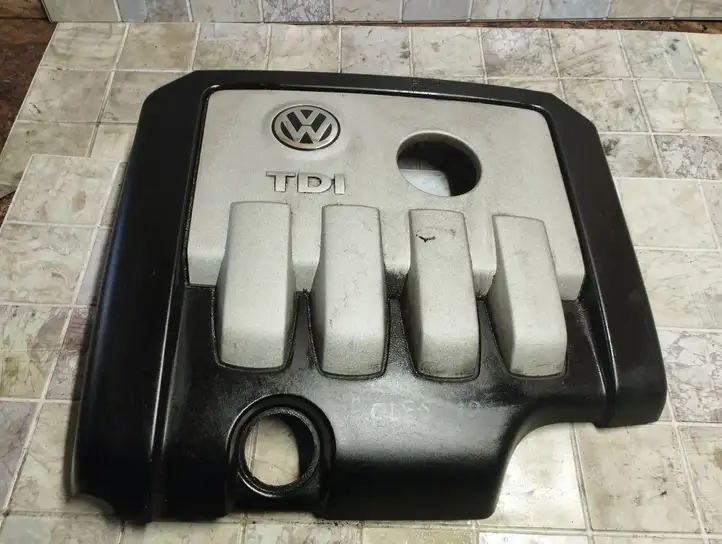 Volkswagen Golf V (2003 - 2009) 03G103925BP Крышка двигателя декоративная — фото 1