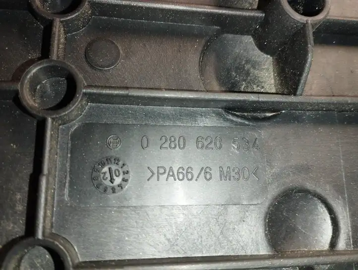 Alfa Romeo 147 (2000 - 2004) 0280620534 Крышка двигателя декоративная — фото 3