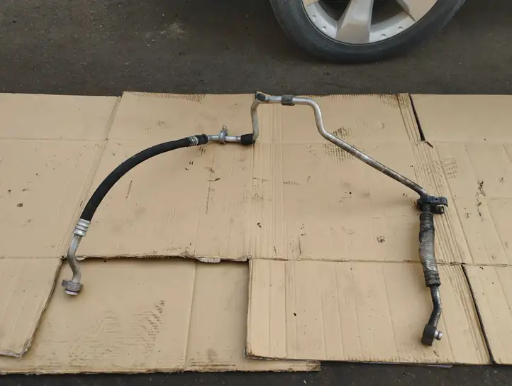 Volkswagen PASSAT B6 (2005 - 2010) 3C0820743BF Трубки и шланги кондиционера — фото 1
