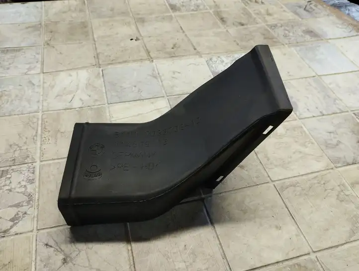 BMW 5 E60 E61 (2004 - 2010) 5111703370312 Детали воздухозаборника — фото 4