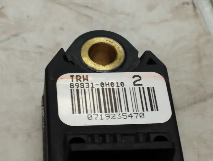 Toyota Yaris (2005 - 2009) 898310H010 Датчик удара SRS — фото 2